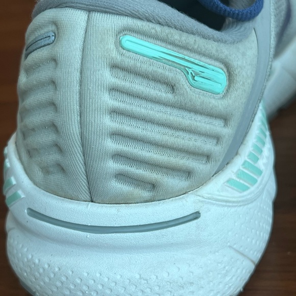 Brooks Adrenaline GTS 22 - Picture 10 of 15